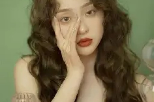 一天3大瓜！带着女儿偷腥、偷税漏税、滞留迪拜件件荒唐可笑